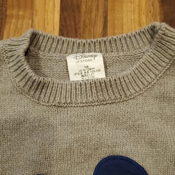 Disney store adorable Mickey Mouse crew sweater excellent 7/8 - Picture 3 of 8